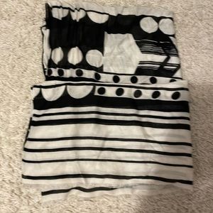 Chico’s scarf 🧣 🧣 🧣 Black and white contemporary design.